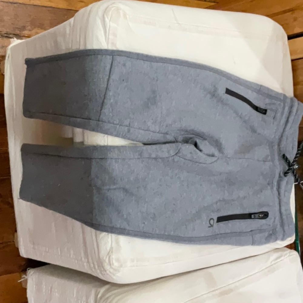 Gapfit Joggers in Grey with black functional zipper and drawstring